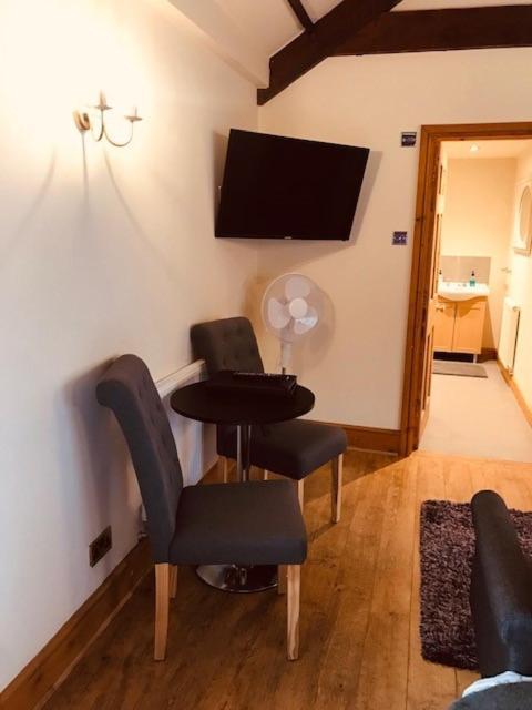 The Forge Guest Rooms Long Whatton Room photo